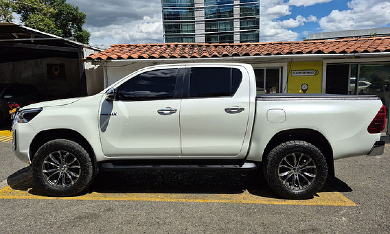 Toyota Hilux 2.4 Die...