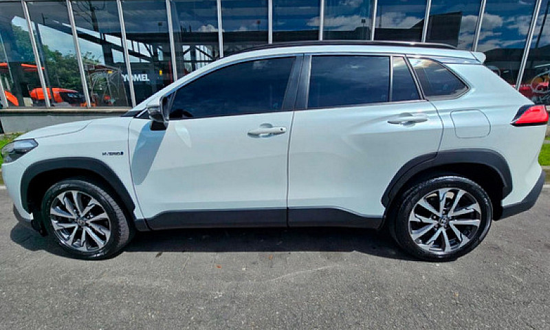 Toyota Corolla Cross...