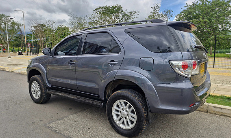 Toyota Fortuner 2.7L...
