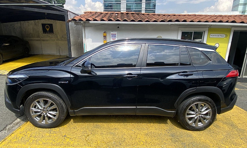 Toyota Corolla Cross...