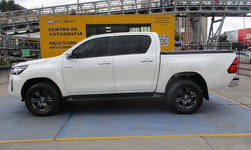 Toyota Hilux  4X4 24...