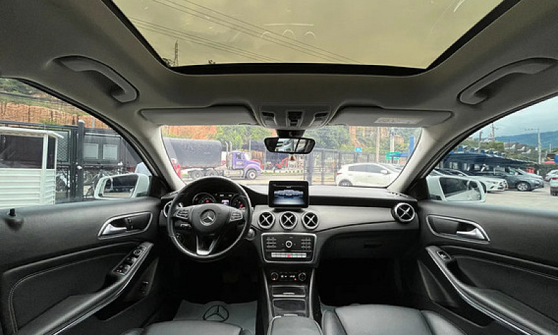 Mercedes-Benz Clase ...