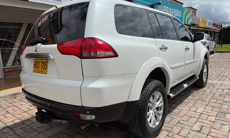 Mitsubishi Nativa 3....