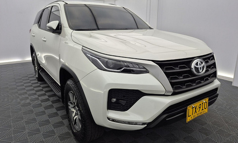 Toyota Fortunner 2.4...