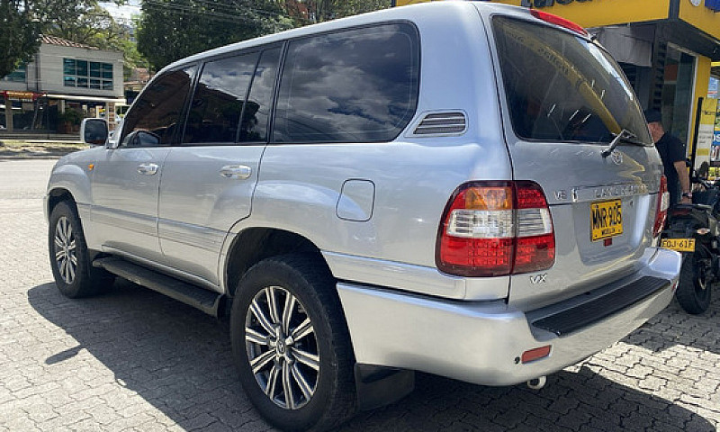 Toyota Land Cruiser ...