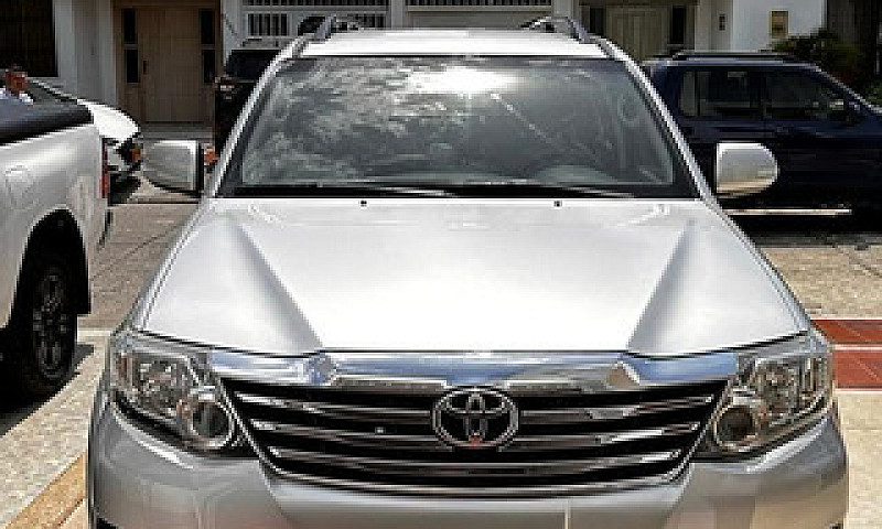 Toyota Fortuner 2.7L...