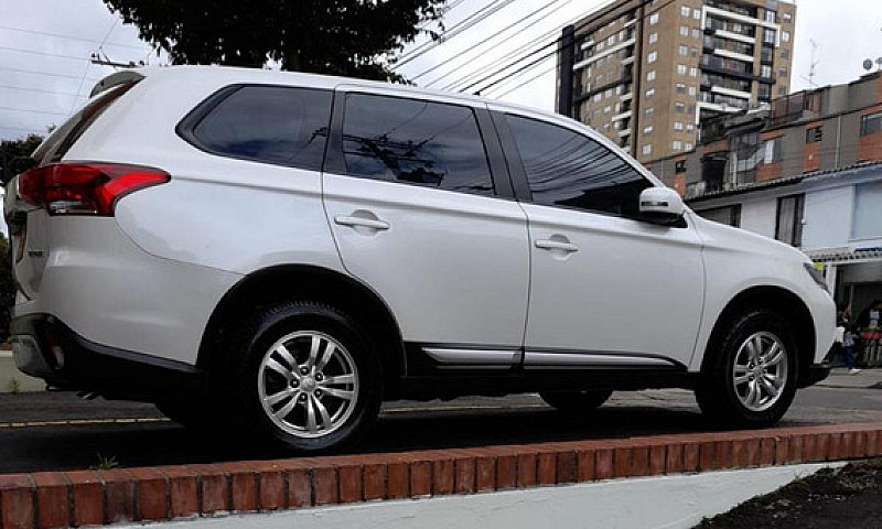 Mitsubishi Outlander...