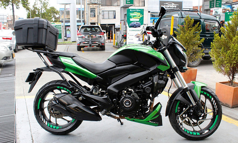 Bajaj Dominar 400 Ug...