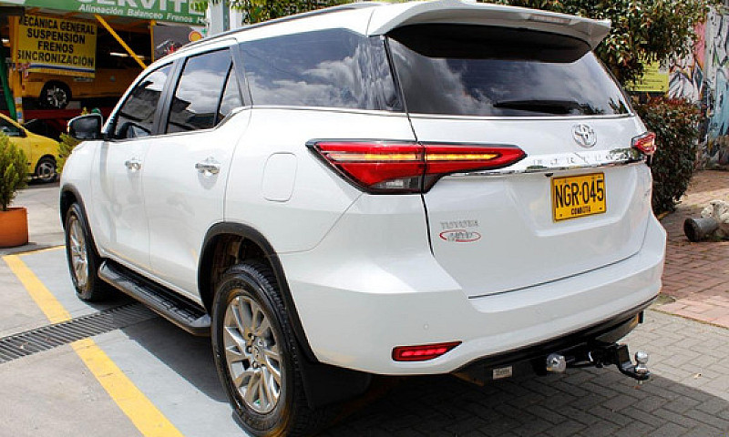 Toyota Fortuner Srv ...