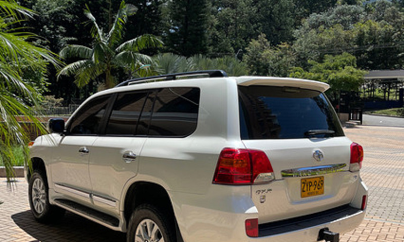 Toyota Land Cruiser ...