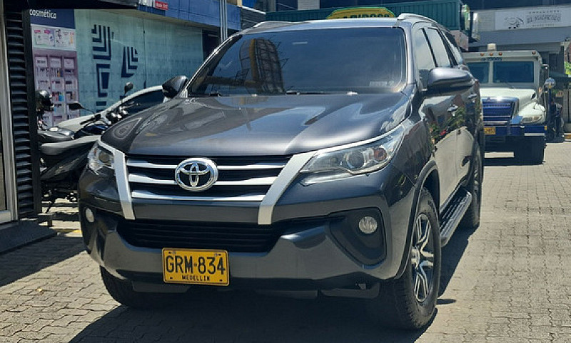 Toyota Fortuner 2.4 ...
