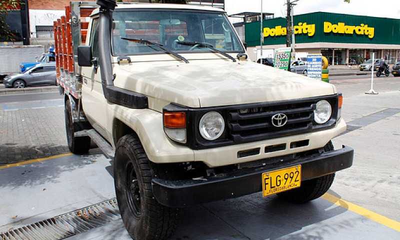 Toyota Land Cruiser ...
