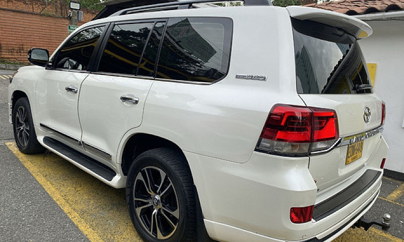 Toyota Land Cruiser ...