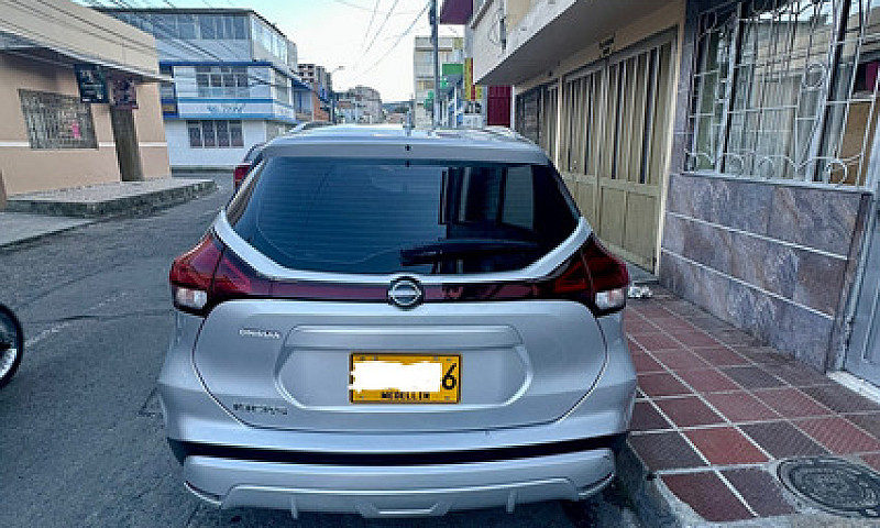 Nissan Kicks Play 1....