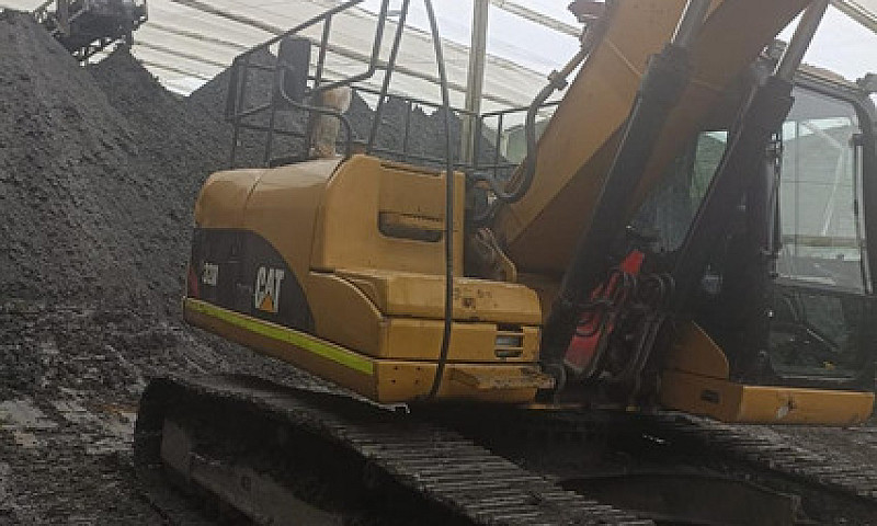 Excavadora Cat 320D...