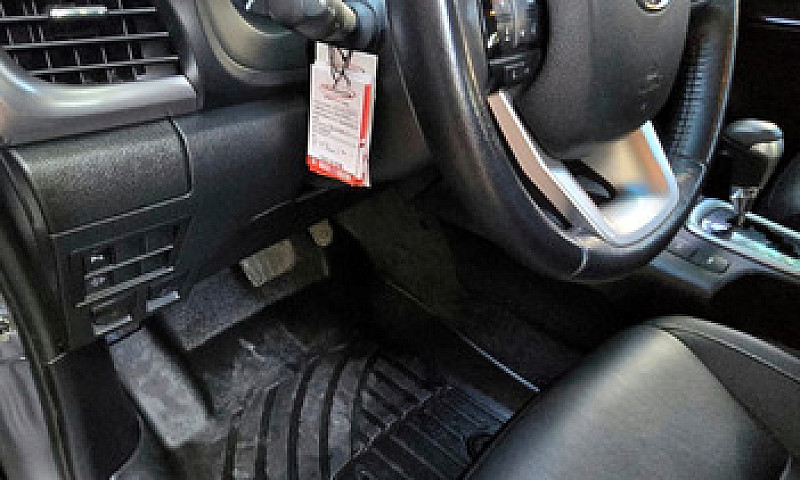 Toyota Hilux 2.4L...