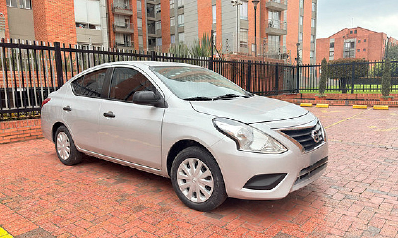 Nissan Versa 1.6 Sen...