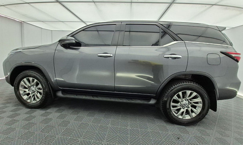 Toyota Fortuner 2.4 ...