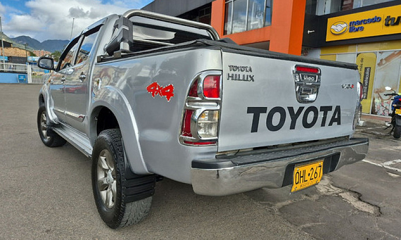 Toyota Hilux 2.7 Mt...