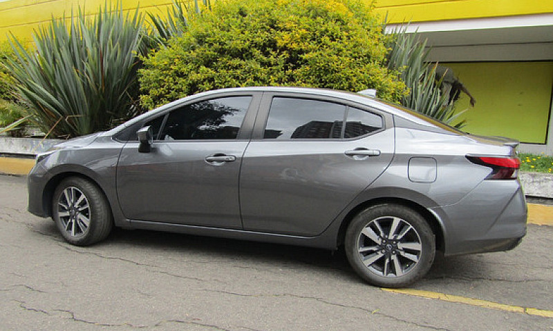 Nissan Versa 1.6 Adv...