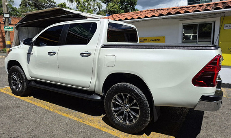 Toyota Hilux 2.4 Die...