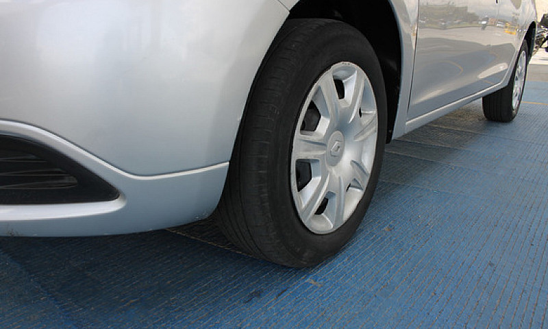 Renault Logan 1.6 Li...