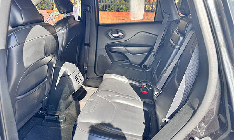 Jeep Cherokee 3.2 Li...