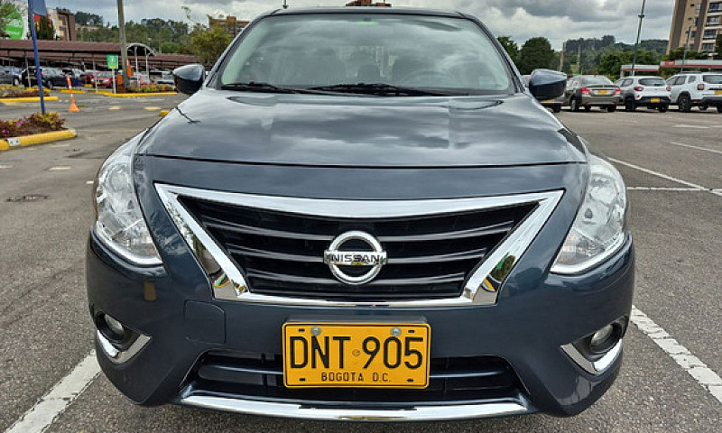 Nissan Versa 1.6 Adv...