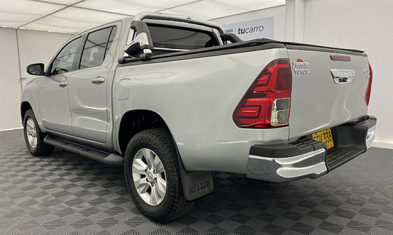 Toyota Hilux 2.8L...
