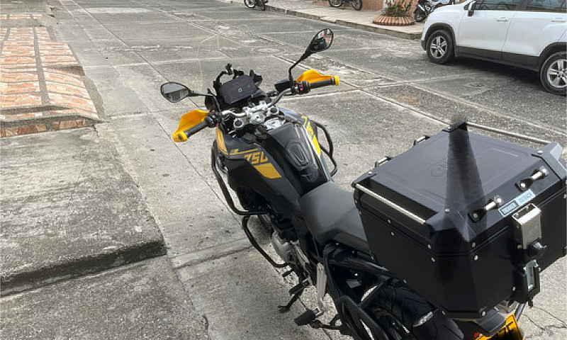 Bmw Gs 750...