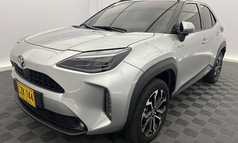 Toyota Yaris Cross 1...