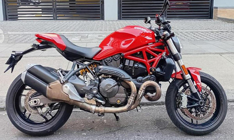 Ducati Monster 821 2...