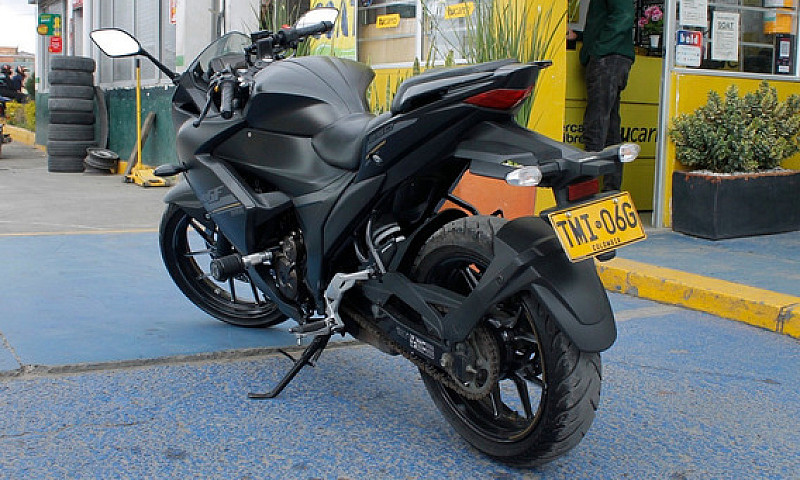 Suzuki Gixxer Sf 250...