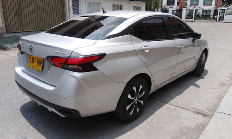 Nissan Versa 1.6 Sen...