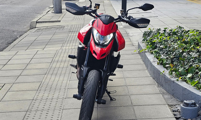 Motocicleta Ducati H...