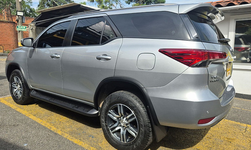 Toyota Fortuner 2.4 ...