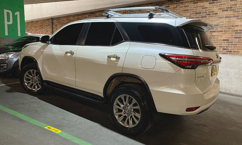 Toyota Fortuner 2.7L...