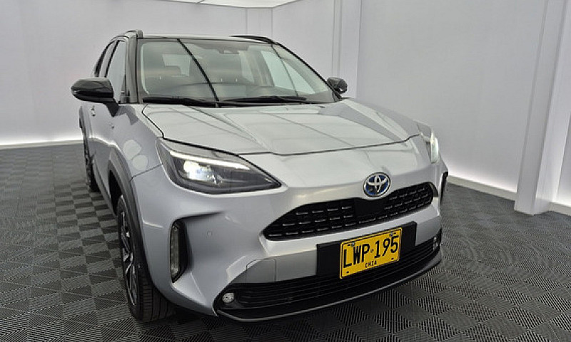 Toyota Yaris Cross 1...