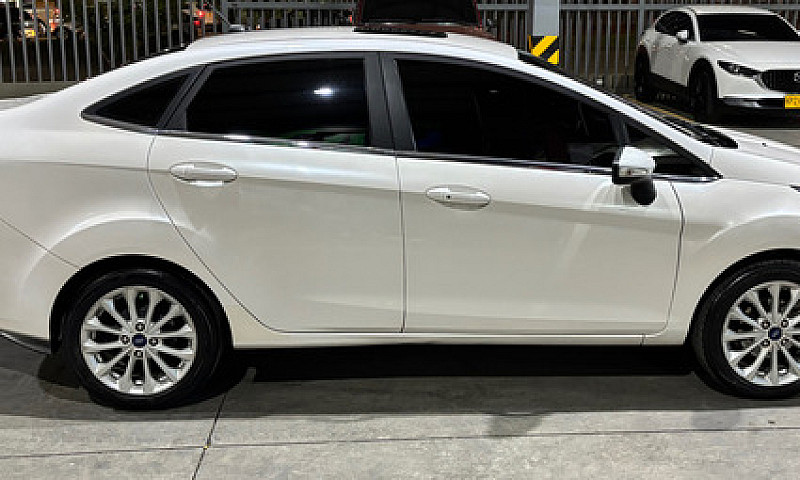 Ford Fiesta Titanium...