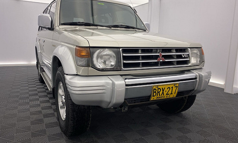 Mitsubishi Montero 3...