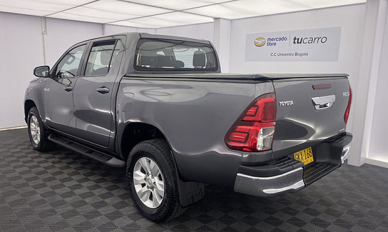 Toyota Hilux 2.4L...
