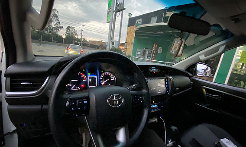 Toyota Fortuner 2.4...
