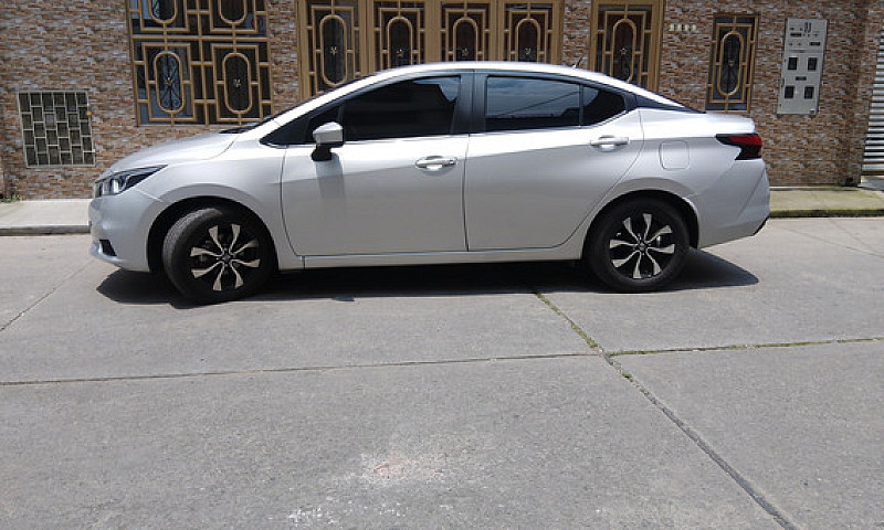 Nissan Versa 1.6 Sen...