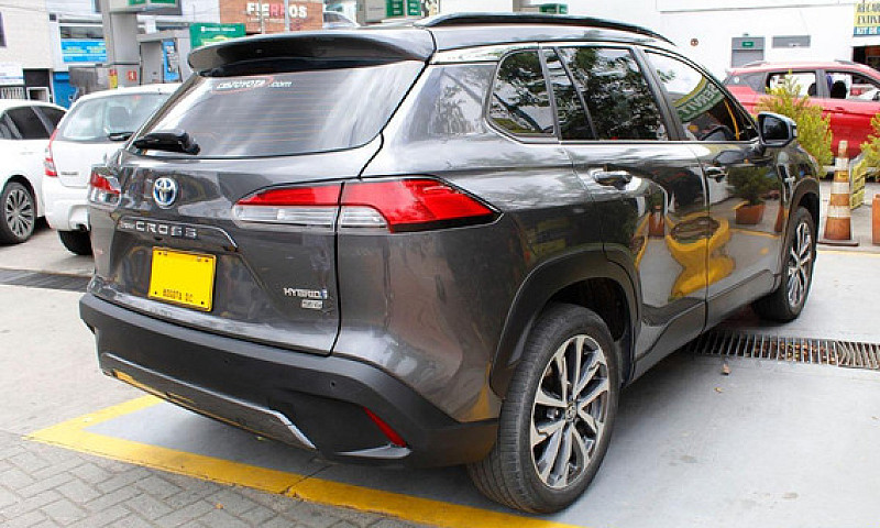 Toyota Corolla Cross...