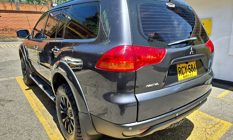 Mitsubishi Nativa 3....