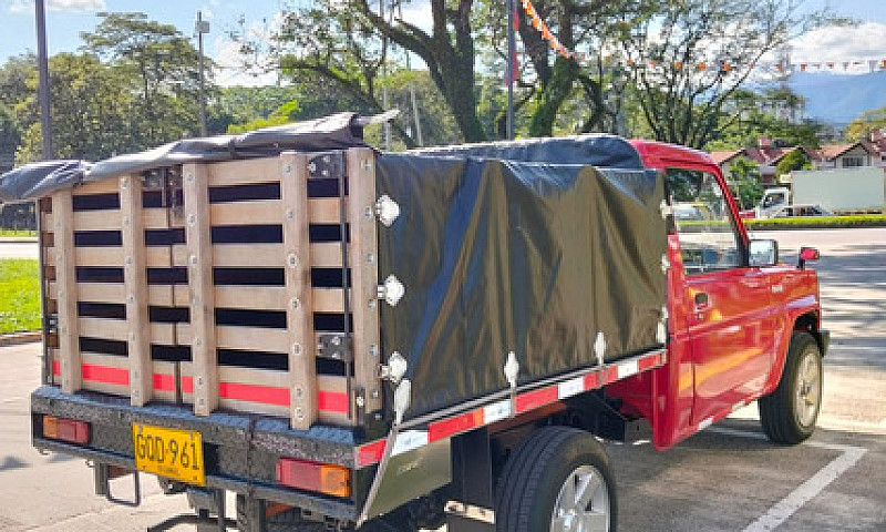 Toyota Hilux 2.3...