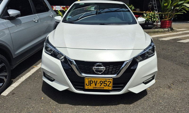 Nissan Versa 1.6 Adv...