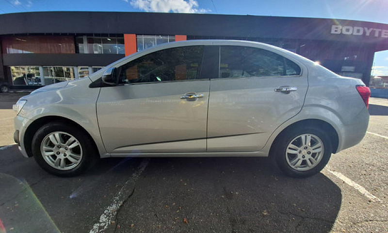 Chevrolet Sonic 1.6 ...