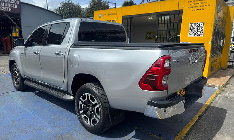 Toyota Hilux Srx 2.8...