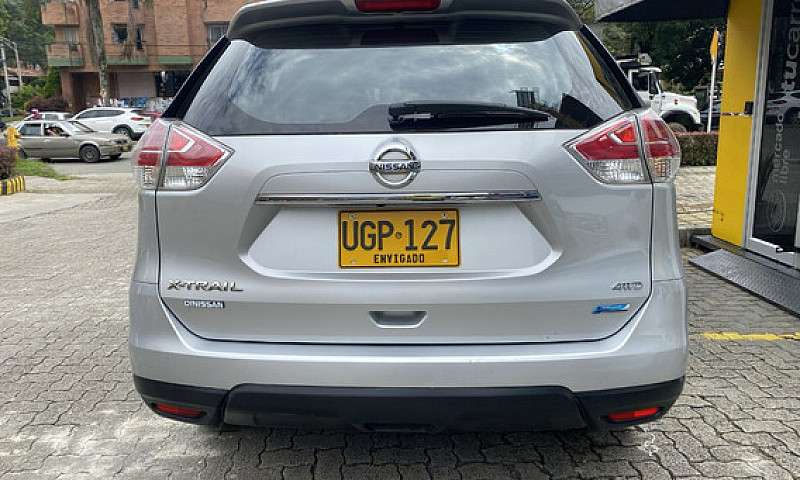Nissan X-Trail 2.5 E...